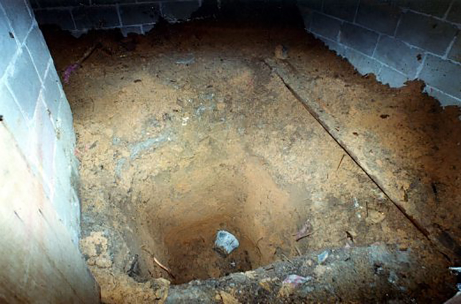 Berita Harian The hole in the storeroom where Mazlan's body was found.